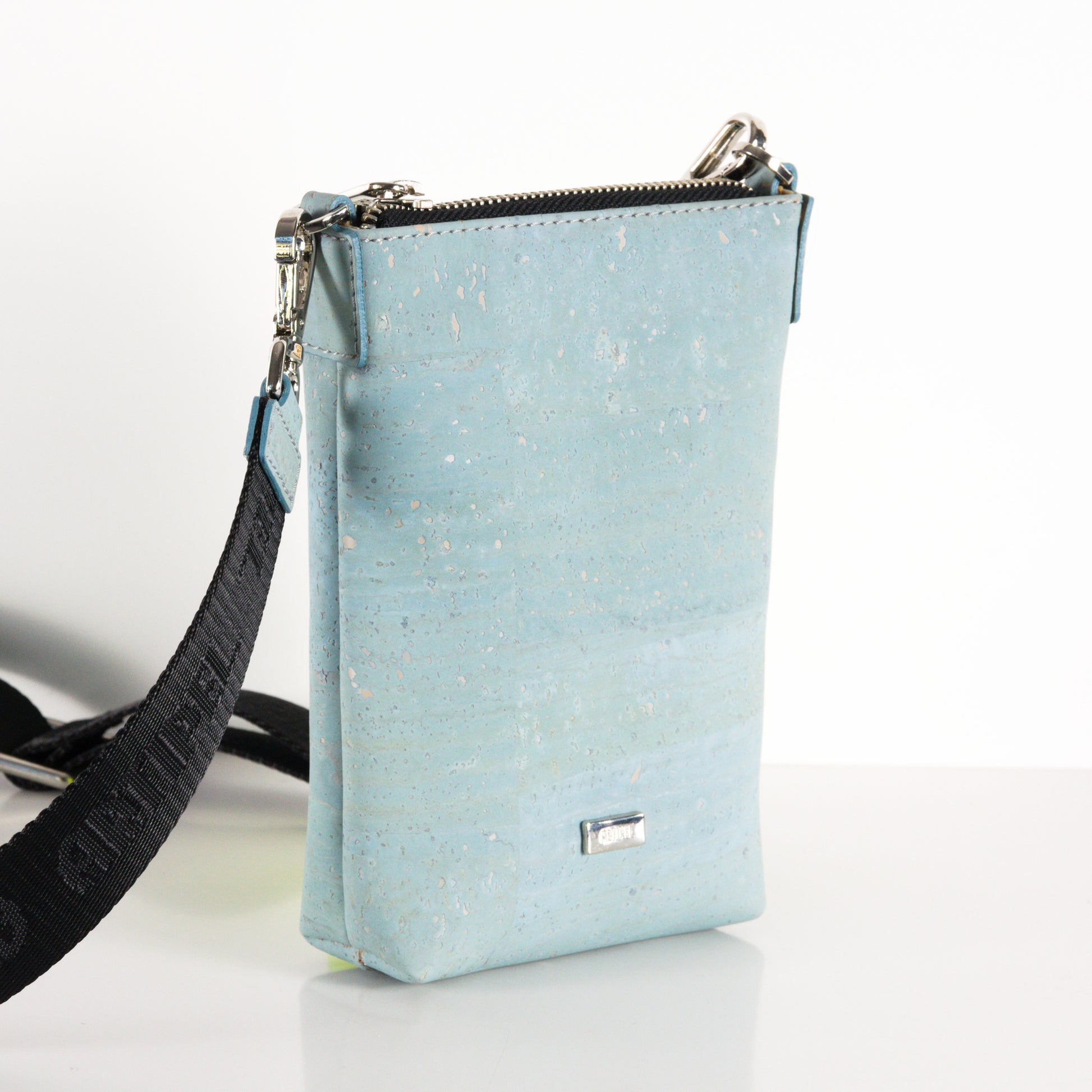 Kork Handytasche zum Umhängen Version hellblau Marke Artipel