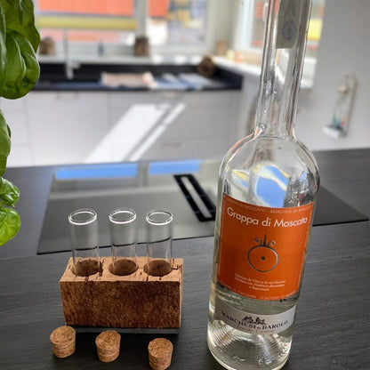 Korksockel mit Reagenzgläsern Beispiel mit Flasche